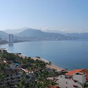 Beachfront Beside La Isla Mall Apartamento